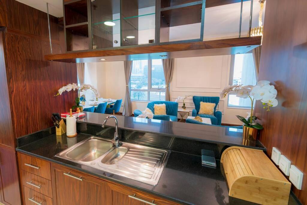 First Class 2Br With Full Burj Khalifa And Fountain View Дубай Экстерьер фото